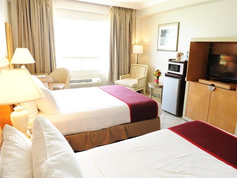 Ramada By Wyndham Princess Belize City Extérieur photo