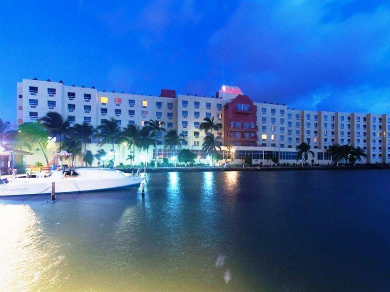 Ramada By Wyndham Princess Belize City Extérieur photo