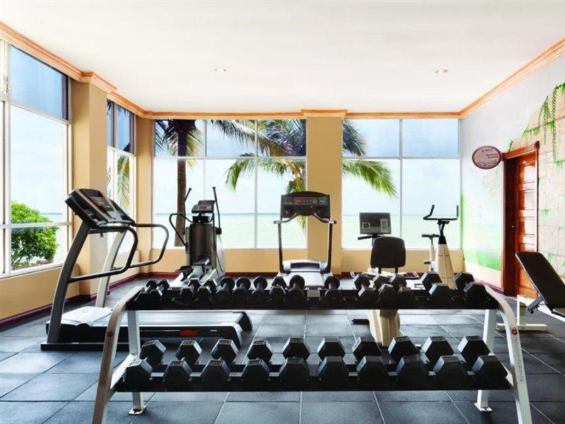 Ramada By Wyndham Princess Belize City Extérieur photo