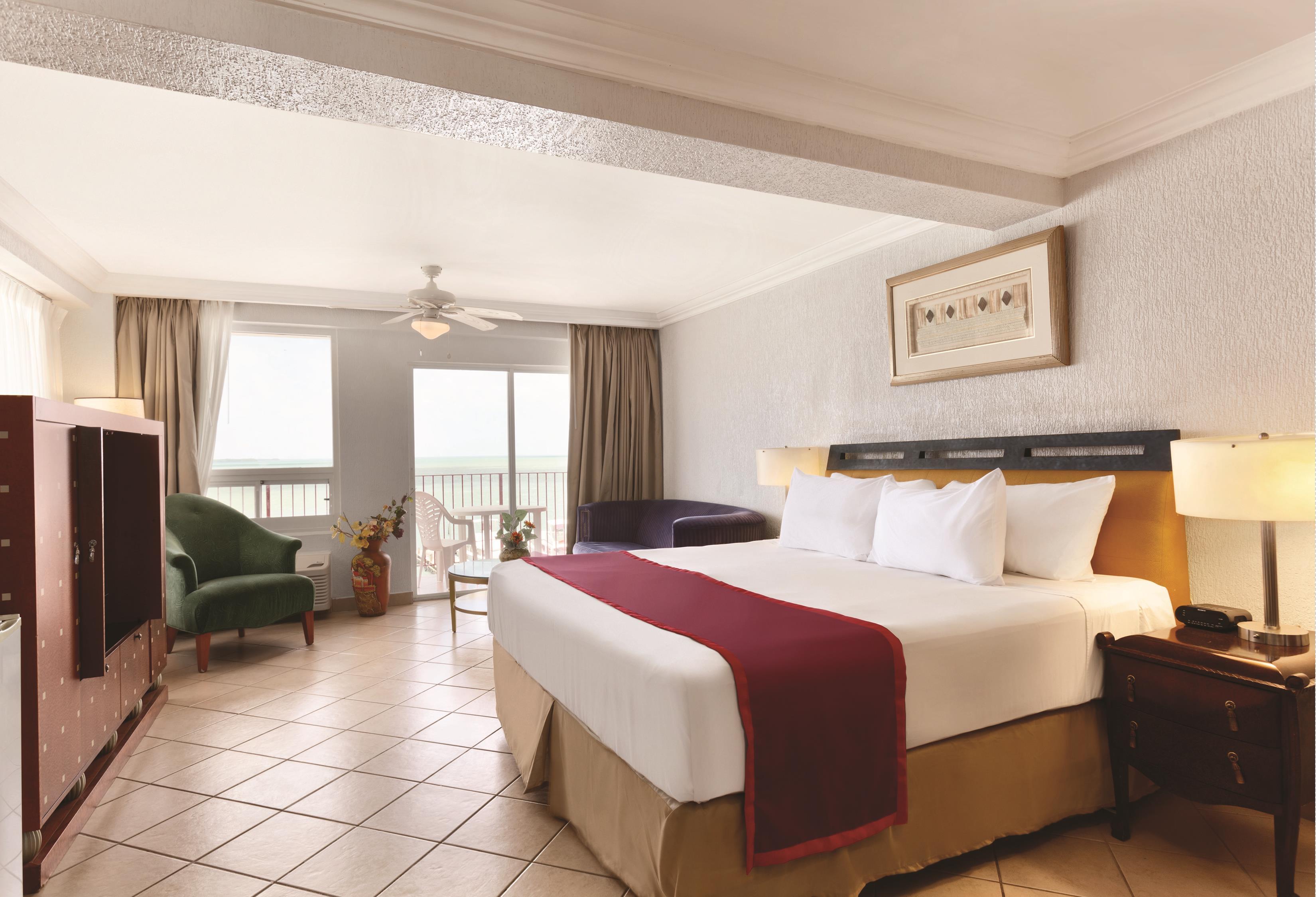Ramada By Wyndham Princess Belize City Extérieur photo
