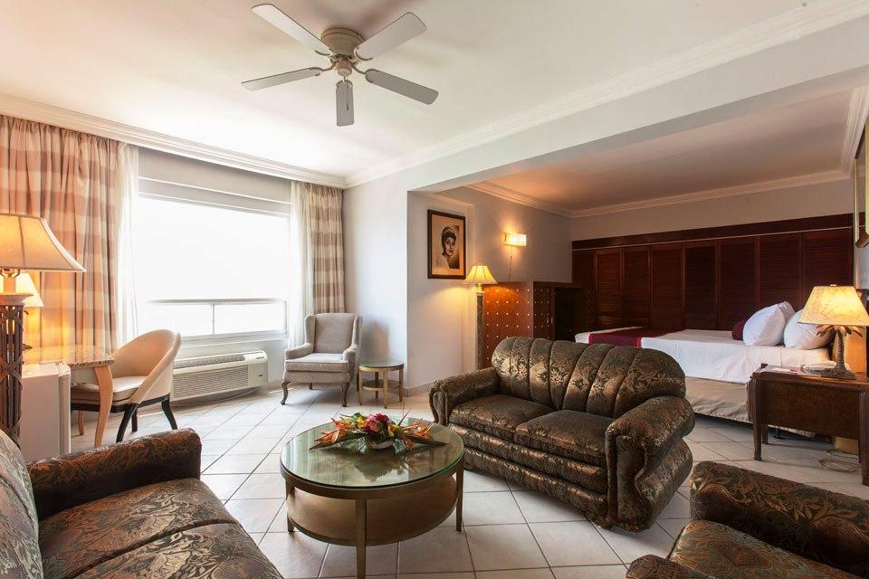 Ramada By Wyndham Princess Belize City Extérieur photo