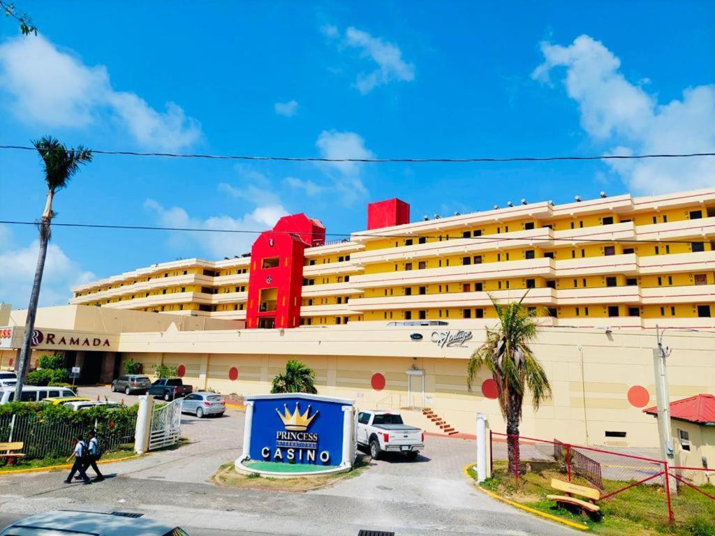 Ramada By Wyndham Princess Belize City Extérieur photo