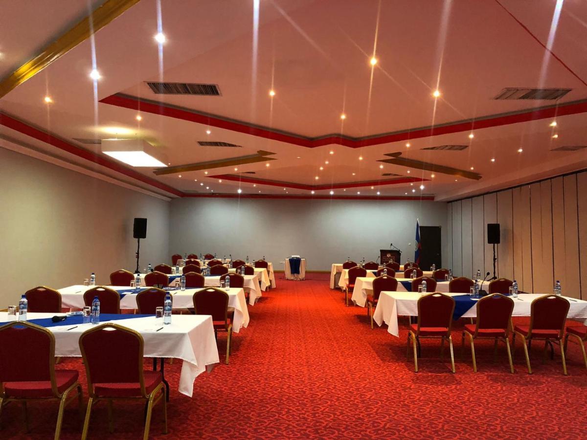 Ramada By Wyndham Princess Belize City Extérieur photo