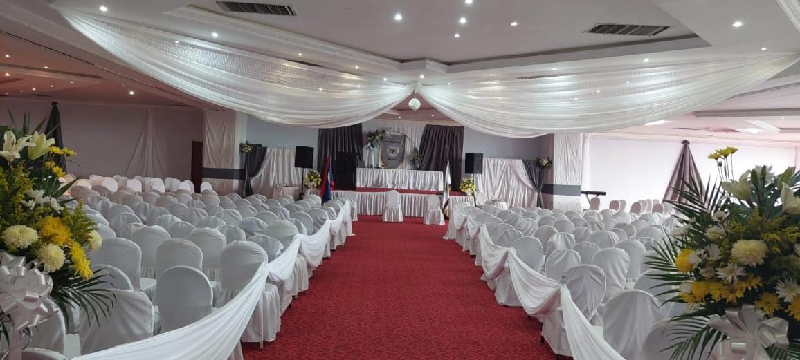 Ramada By Wyndham Princess Belize City Extérieur photo