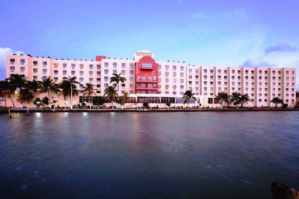 Ramada By Wyndham Princess Belize City Extérieur photo