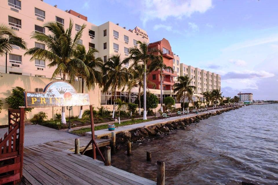 Ramada By Wyndham Princess Belize City Extérieur photo