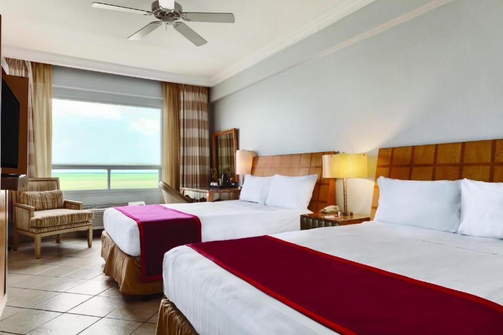 Ramada By Wyndham Princess Belize City Extérieur photo