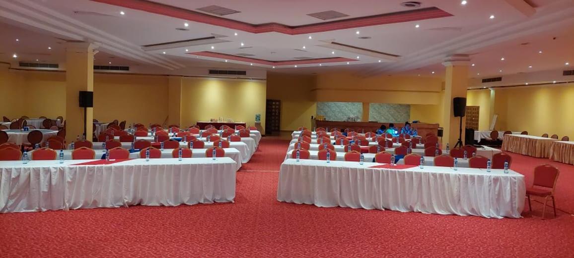 Ramada By Wyndham Princess Belize City Extérieur photo
