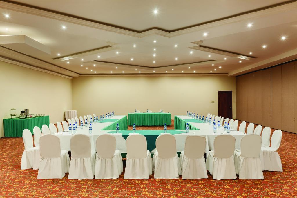 Ramada By Wyndham Princess Belize City Extérieur photo
