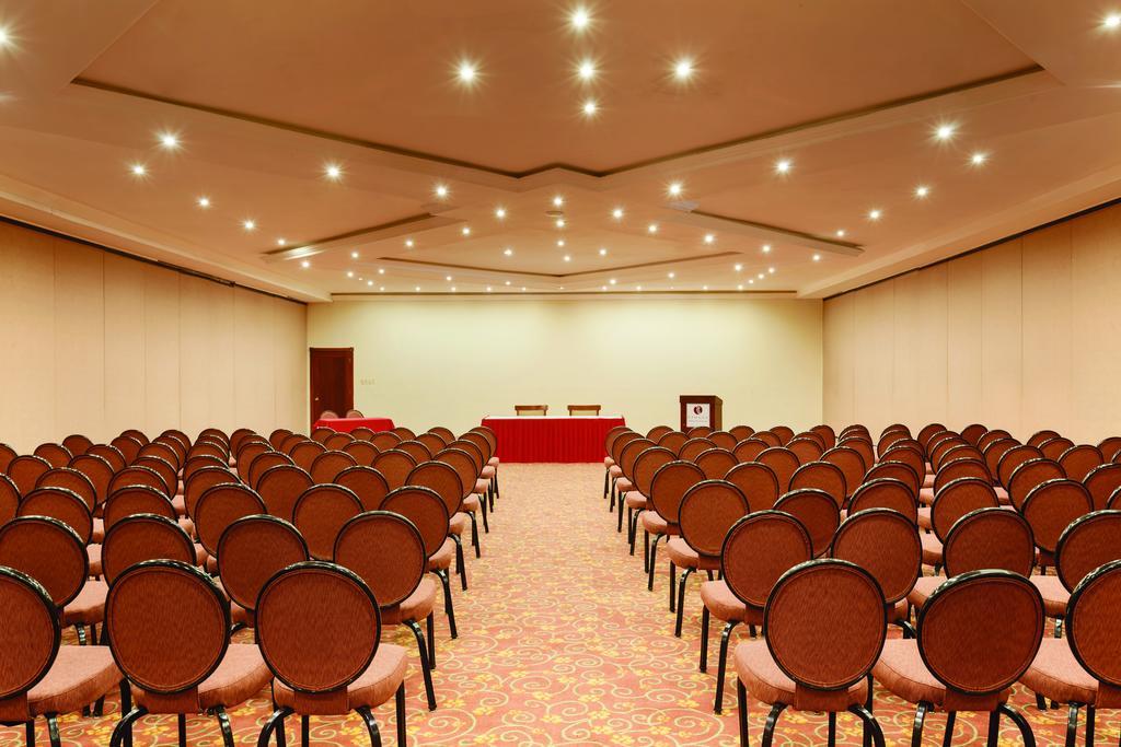 Ramada By Wyndham Princess Belize City Extérieur photo
