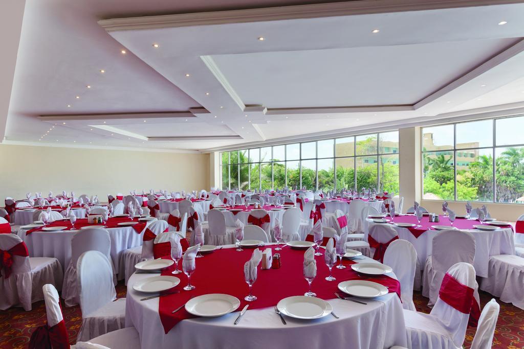 Ramada By Wyndham Princess Belize City Extérieur photo