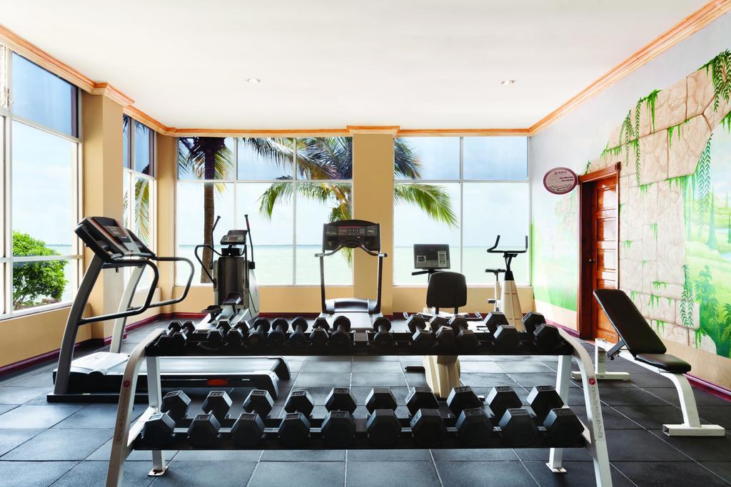 Ramada By Wyndham Princess Belize City Extérieur photo