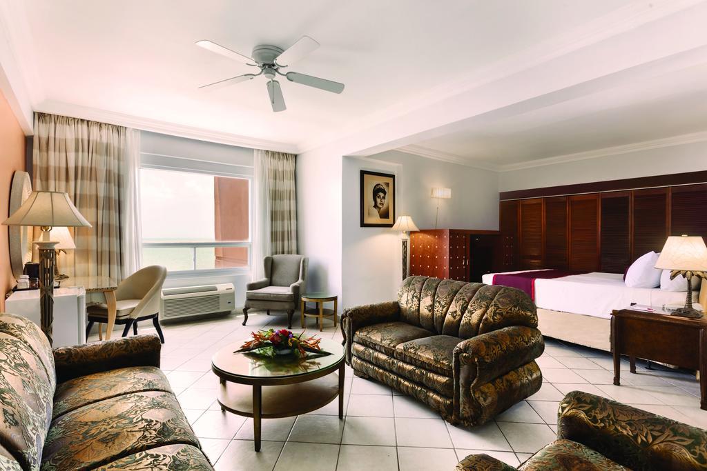 Ramada By Wyndham Princess Belize City Extérieur photo