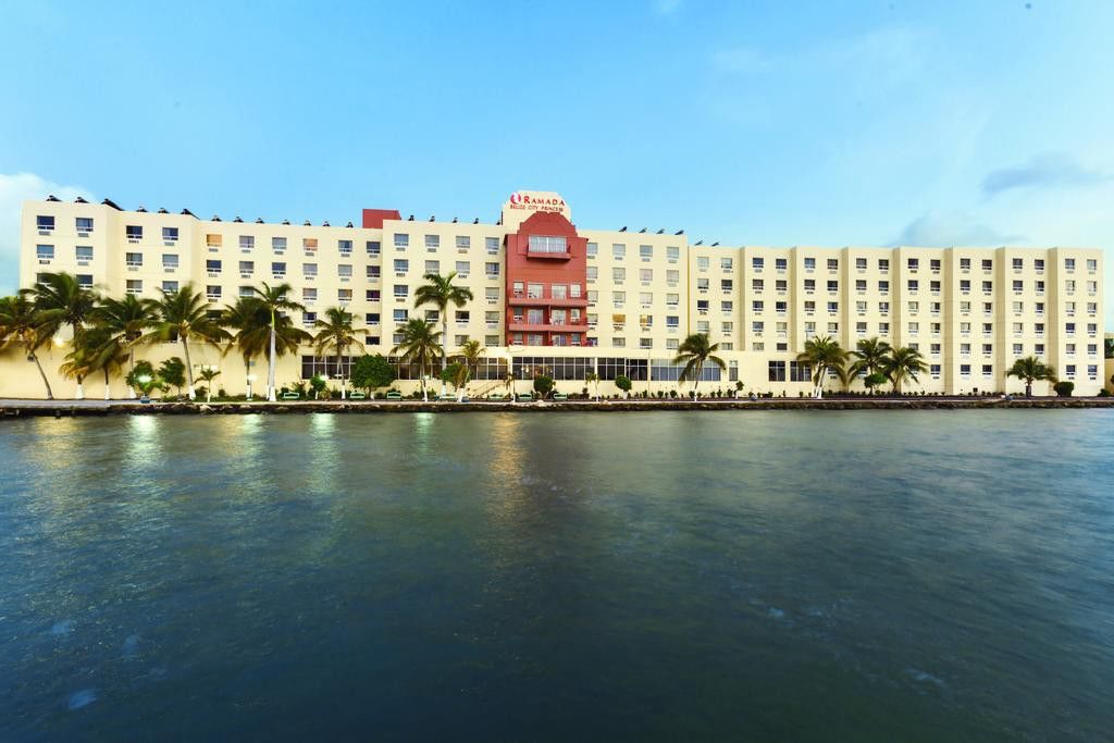 Ramada By Wyndham Princess Belize City Extérieur photo